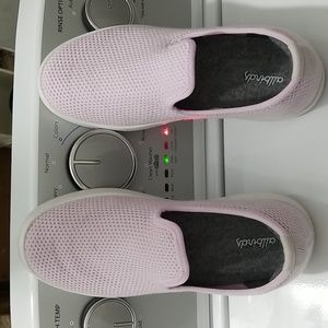 Woman's Allbirds Eucalyptus Slip Ons Size 8